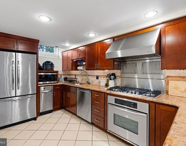 502 S 11th Street - Photo Thumbnail 8