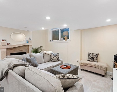 502 S 11th Street - Photo Thumbnail 2