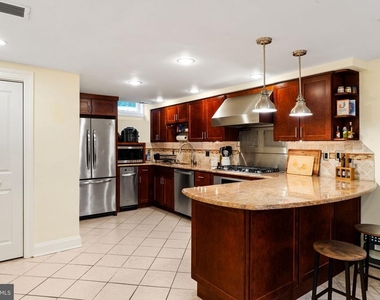 502 S 11th Street - Photo Thumbnail 6