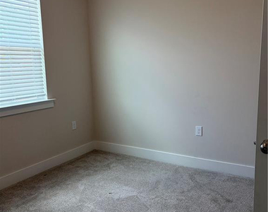 706 Barbour Farm Lane - Photo Thumbnail 2