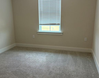 706 Barbour Farm Lane - Photo Thumbnail 12