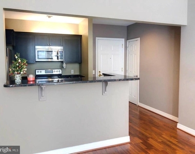 1600 Arch Street - Photo Thumbnail 2