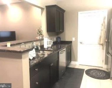 1600 Arch Street - Photo Thumbnail 1