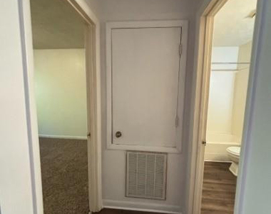 6400 Starbrook Drive - Photo Thumbnail 5