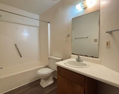 6400 Starbrook Drive - Photo Thumbnail 6