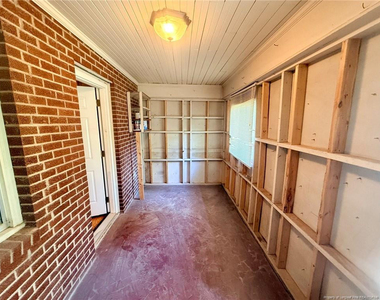 1914 Cherokee Drive - Photo Thumbnail 17