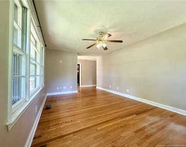 1914 Cherokee Drive - Photo Thumbnail 3