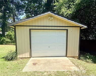 1914 Cherokee Drive - Photo Thumbnail 19
