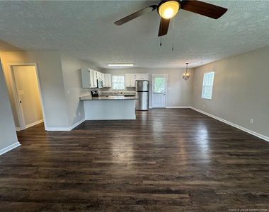 503 E 18th Street - Photo Thumbnail 4