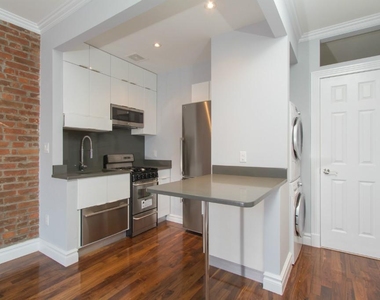 1 Bedroom | 1 Bathroom | Chelsea Living at Its Finest - Photo Thumbnail 4