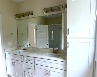 2421 Colgate Drive - Photo Thumbnail 7