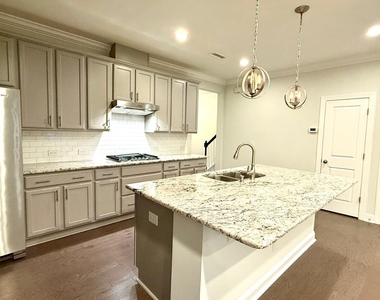 1037 Lakebrink Drive - Photo Thumbnail 4