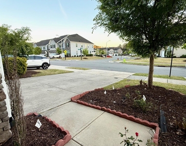 1037 Lakebrink Drive - Photo Thumbnail 3