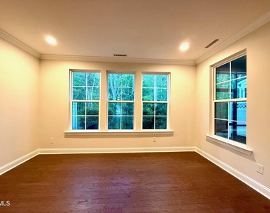 1037 Lakebrink Drive - Photo Thumbnail 8