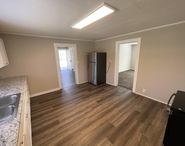 322 E Perry Avenue - Photo Thumbnail 7