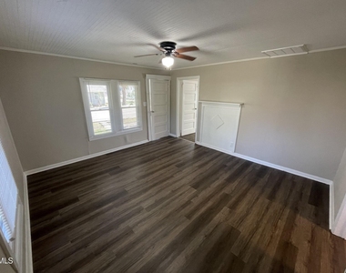 322 E Perry Avenue - Photo Thumbnail 4