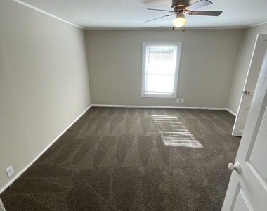 322 E Perry Avenue - Photo Thumbnail 12
