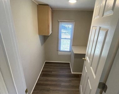 322 E Perry Avenue - Photo Thumbnail 10