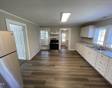 322 E Perry Avenue - Photo Thumbnail 5