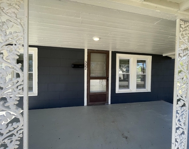 322 E Perry Avenue - Photo Thumbnail 2