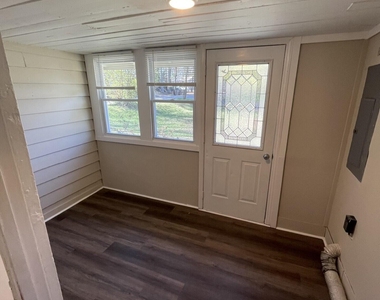 322 E Perry Avenue - Photo Thumbnail 8