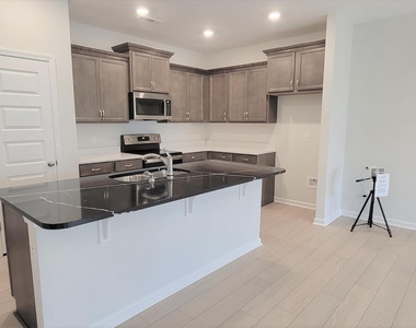 7809 Flatrock Park Drive - Photo Thumbnail 5