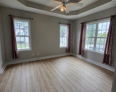 18 Castlewood Drive - Photo Thumbnail 5