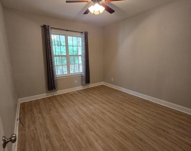 18 Castlewood Drive - Photo Thumbnail 7