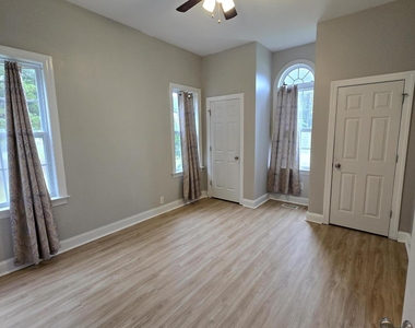 18 Castlewood Drive - Photo Thumbnail 8