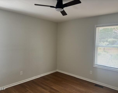 1437 Huntly Court - Photo Thumbnail 11