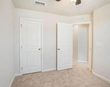 3003 Soft Breeze Drive - Photo Thumbnail 11