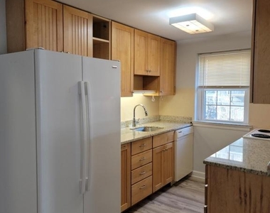 230 N Essex Avenue - Photo Thumbnail 7