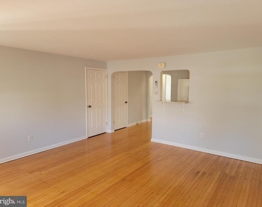 230 N Essex Avenue - Photo Thumbnail 5