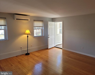230 N Essex Avenue - Photo Thumbnail 3