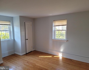 230 N Essex Avenue - Photo Thumbnail 9
