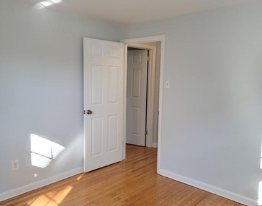 230 N Essex Avenue - Photo Thumbnail 12