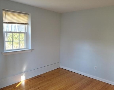 230 N Essex Avenue - Photo Thumbnail 14