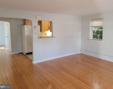 230 N Essex Avenue - Photo Thumbnail 4