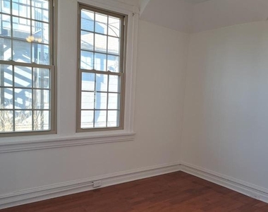 111 Iona Avenue - Photo Thumbnail 8