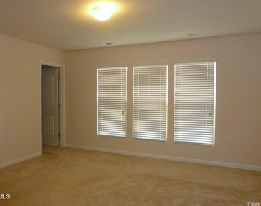 521 Denhoff Drive - Photo Thumbnail 4