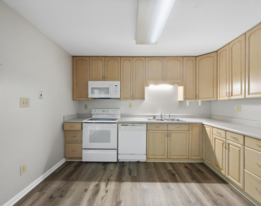 7926 Brown Bark Place - Photo Thumbnail 16