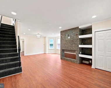 105 Jackson Avenue - Photo Thumbnail 3