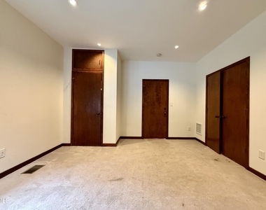 5820 Ten Springs Lane - Photo Thumbnail 13