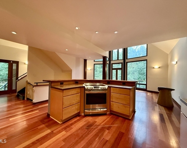 5820 Ten Springs Lane - Photo Thumbnail 7