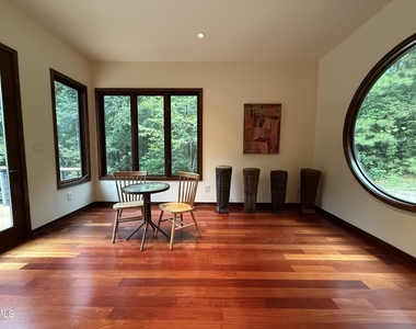 5820 Ten Springs Lane - Photo Thumbnail 10