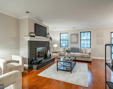 313 Albans Court - Photo Thumbnail 2