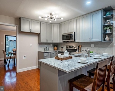 313 Albans Court - Photo Thumbnail 5