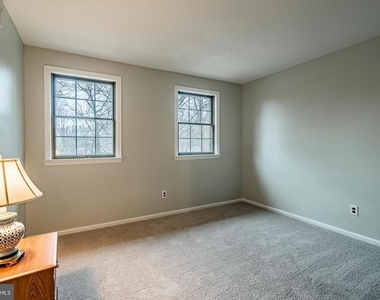 313 Albans Court - Photo Thumbnail 12