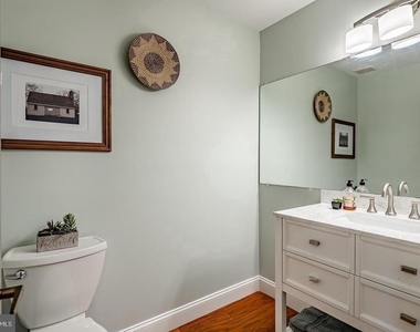 313 Albans Court - Photo Thumbnail 9