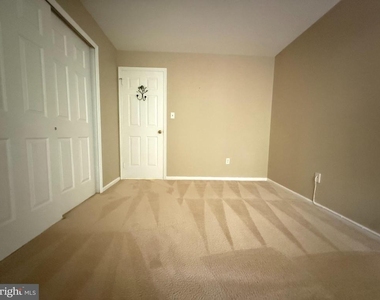 3705 Waltham Court - Photo Thumbnail 10